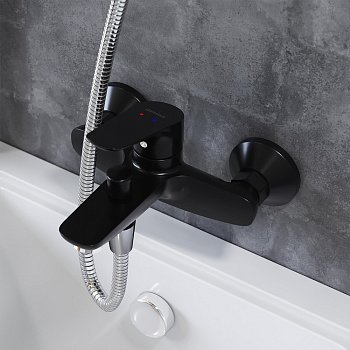 Смеситель для ванны и душа Damixa Jupiter 771000301 настенный черный