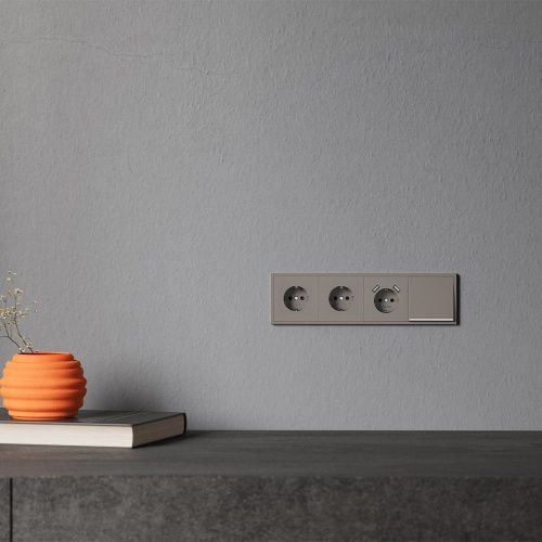 Накладка для розетки с заземлением и защитными шторками, с USB A+A VOLTUM S70 VLS000914 - фото 5
