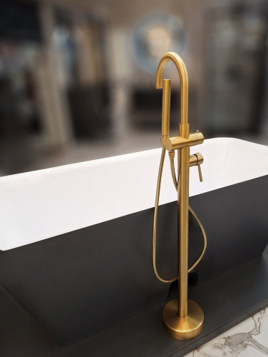 Смеситель для ванны AltroBagno Metropoli AltroBagnoMetropoli020203OrSp напольный золото матовое - фото 3