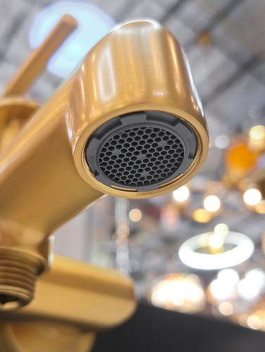 Смеситель для ванны AltroBagno Metropoli AltroBagnoMetropoli0219OrSp настенный золото матовое - фото 4