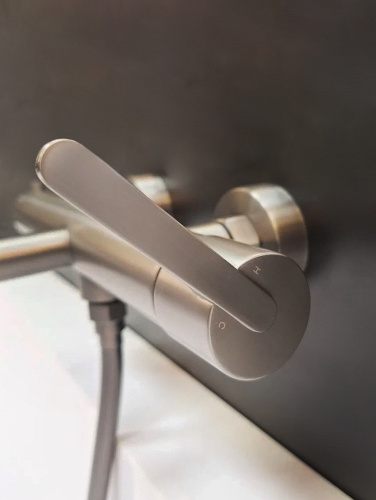 Смеситель для ванны AltroBagno Unione AltroBagnoUnione0222GM настенный оружейная сталь - фото 4