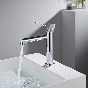 Смеситель Vincea Desire VBF-1D1CH на раковину хром