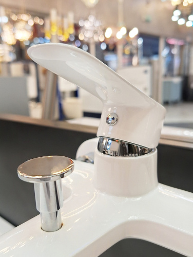 Смеситель для ванны AltroBagno Diretto AltroBagnoDiretto0209Bi настенный белый - фото 4