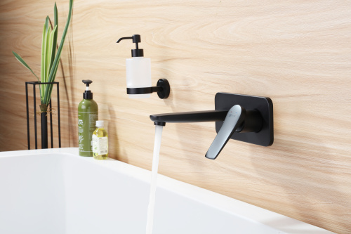 Смеситель LeMark Bronx LM3726BL настенный черный - фото 2