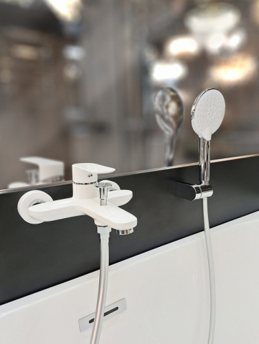 Смеситель для ванны AltroBagno Diretto AltroBagnoDiretto0209Bi настенный белый - фото 2