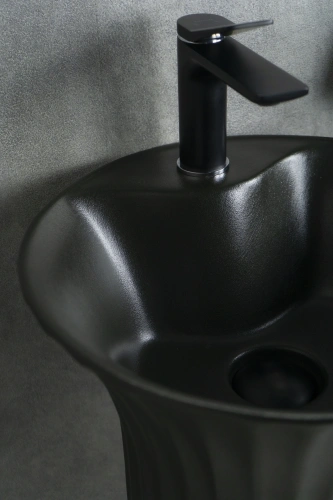 Раковина керамическая Gid Autonomo 81114 41х41 напольная цвет черный 1 отверстие под смеситель - фото 5