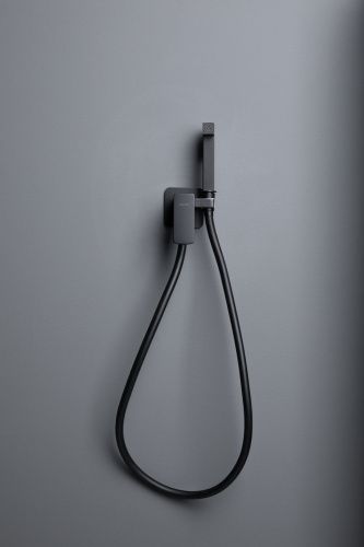 Гигиенический душ со смесителем Allen Brau Infinity 5.21005-31 встраиваемый в стену черный - фото 5