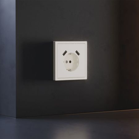 Накладка для розетки с заземлением и защитными шторками, с USB A+A VOLTUM S70 VLS000913